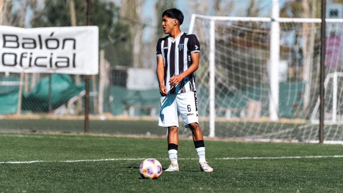 Vrancken opens Devlin talks as Hearts fend off Rangers transfer interest